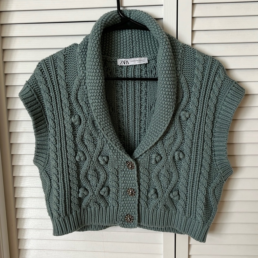 ZARA CABLE KNIT VEST SWEATER RHINESTONE BUTTON SAGE GREEN